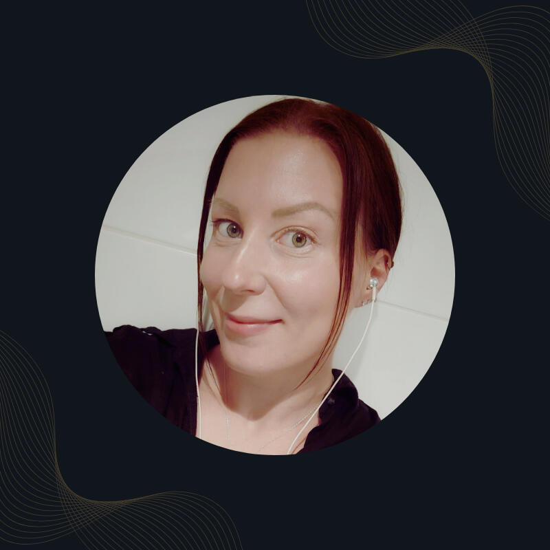 Mira Vihervaara, Co-founder Raven Instinct Oy. E-kirjan tekijä ja sisäpiirin sähköpostilistasta vastaava.